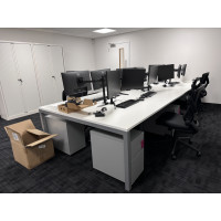 Connex Scallop desk with orbit mesh chairs