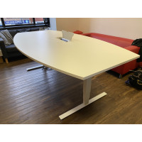 2400mm Height adjustable barrel table with power