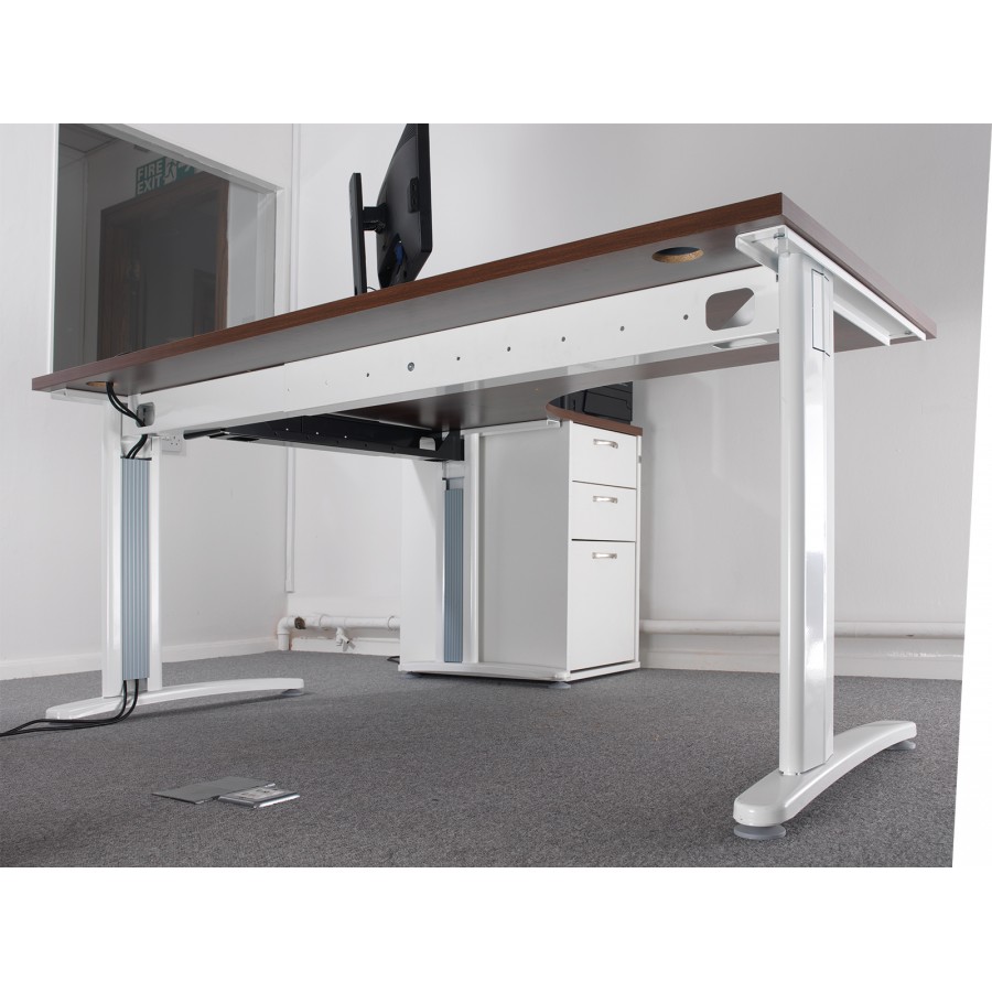 TR10 600mm Deep Straight Office Desk